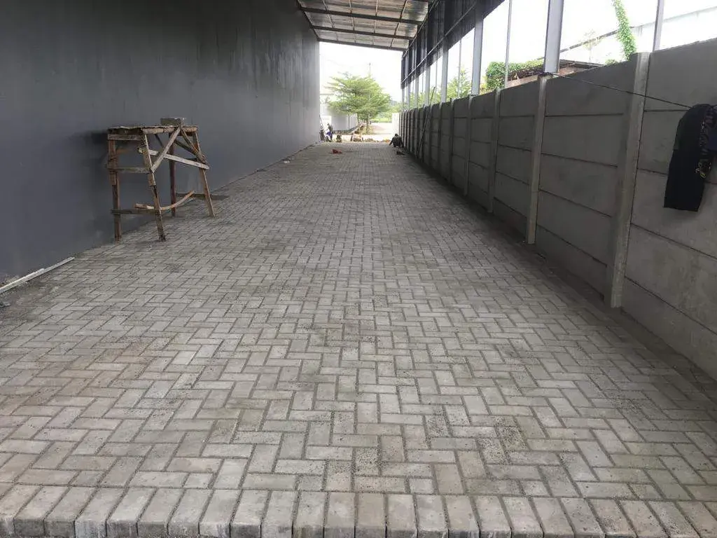 Dokumentasi paving block untuk area komersial dan parkir