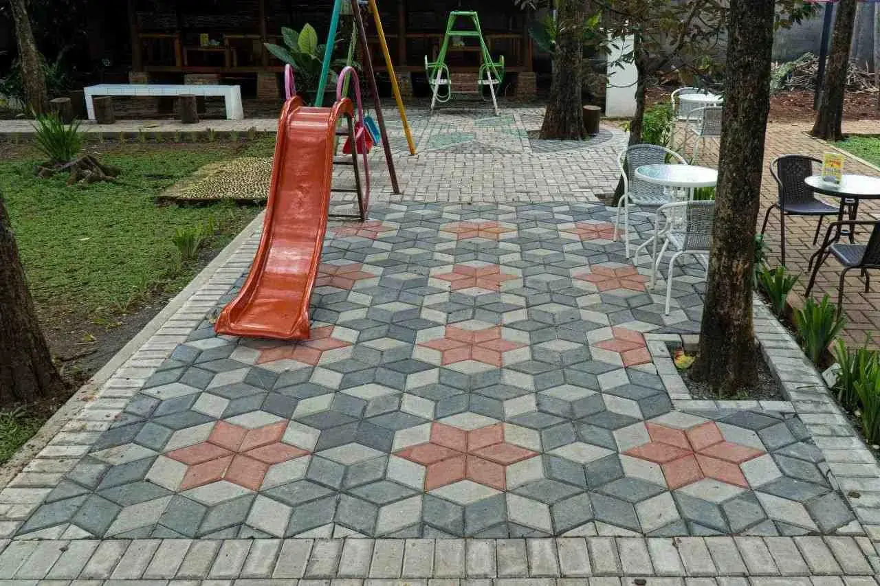 Dokumentasi grass block dan paving untuk taman